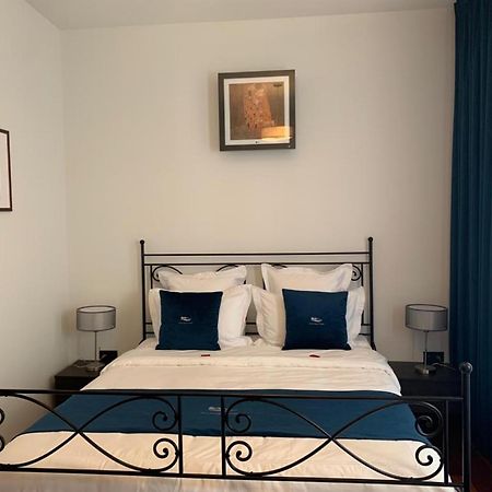 Botanique Suites Airbnb, Antwerpen Buitenkant foto