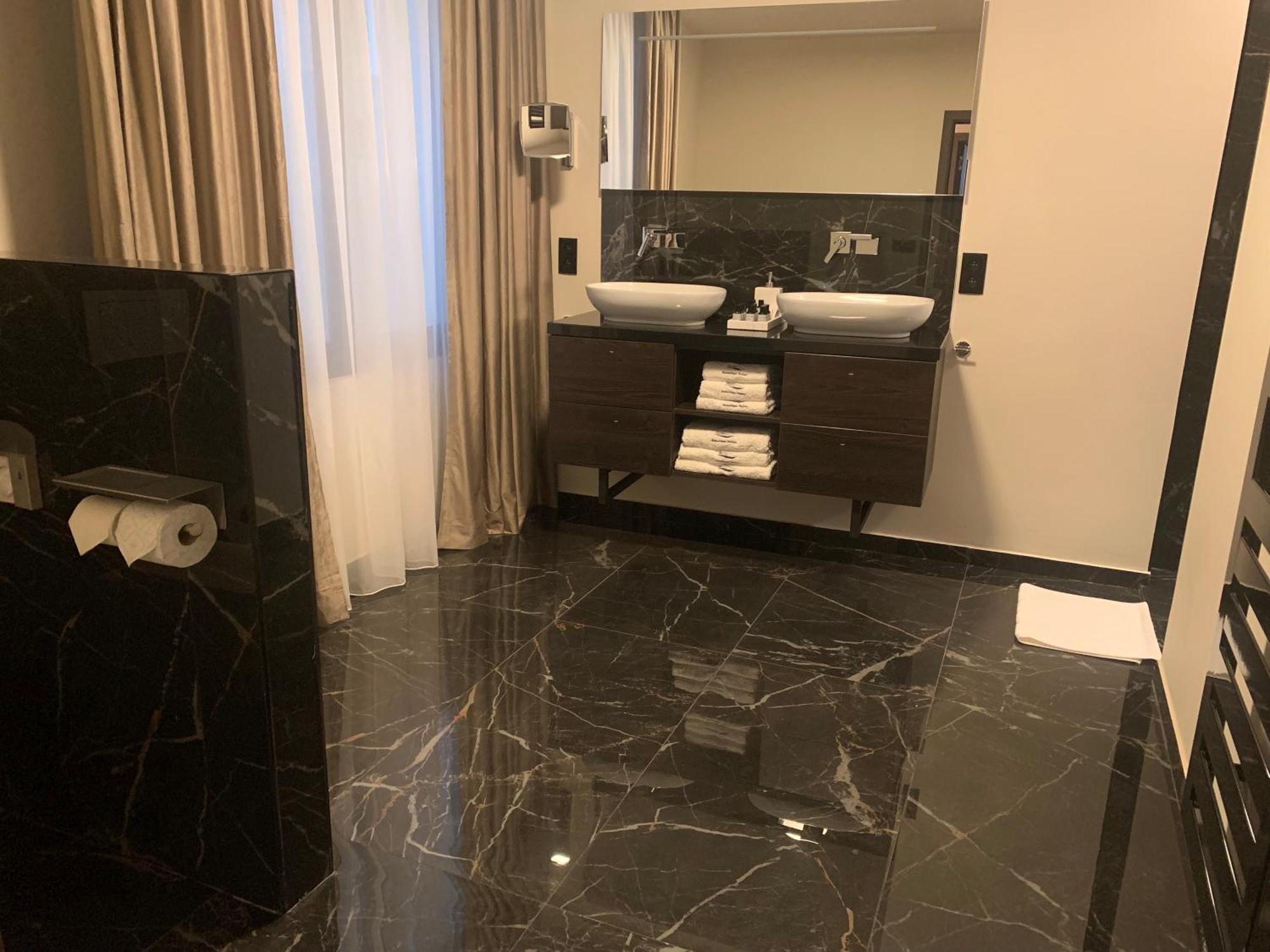 Botanique Suites Airbnb, Antwerpen Buitenkant foto