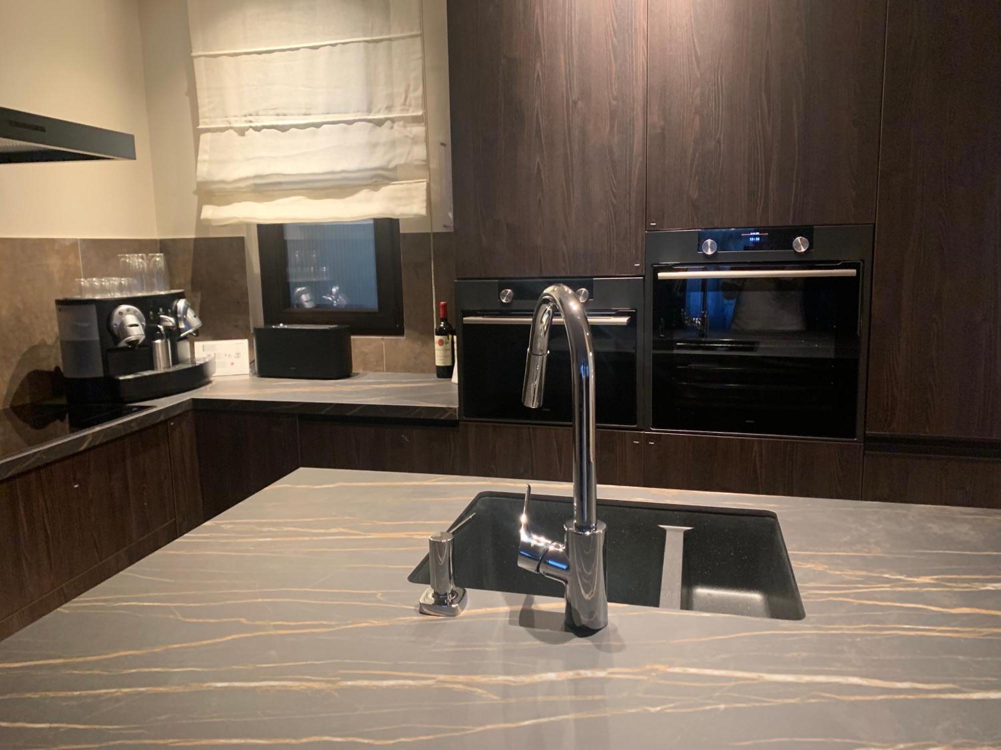 Botanique Suites Airbnb, Antwerpen Buitenkant foto