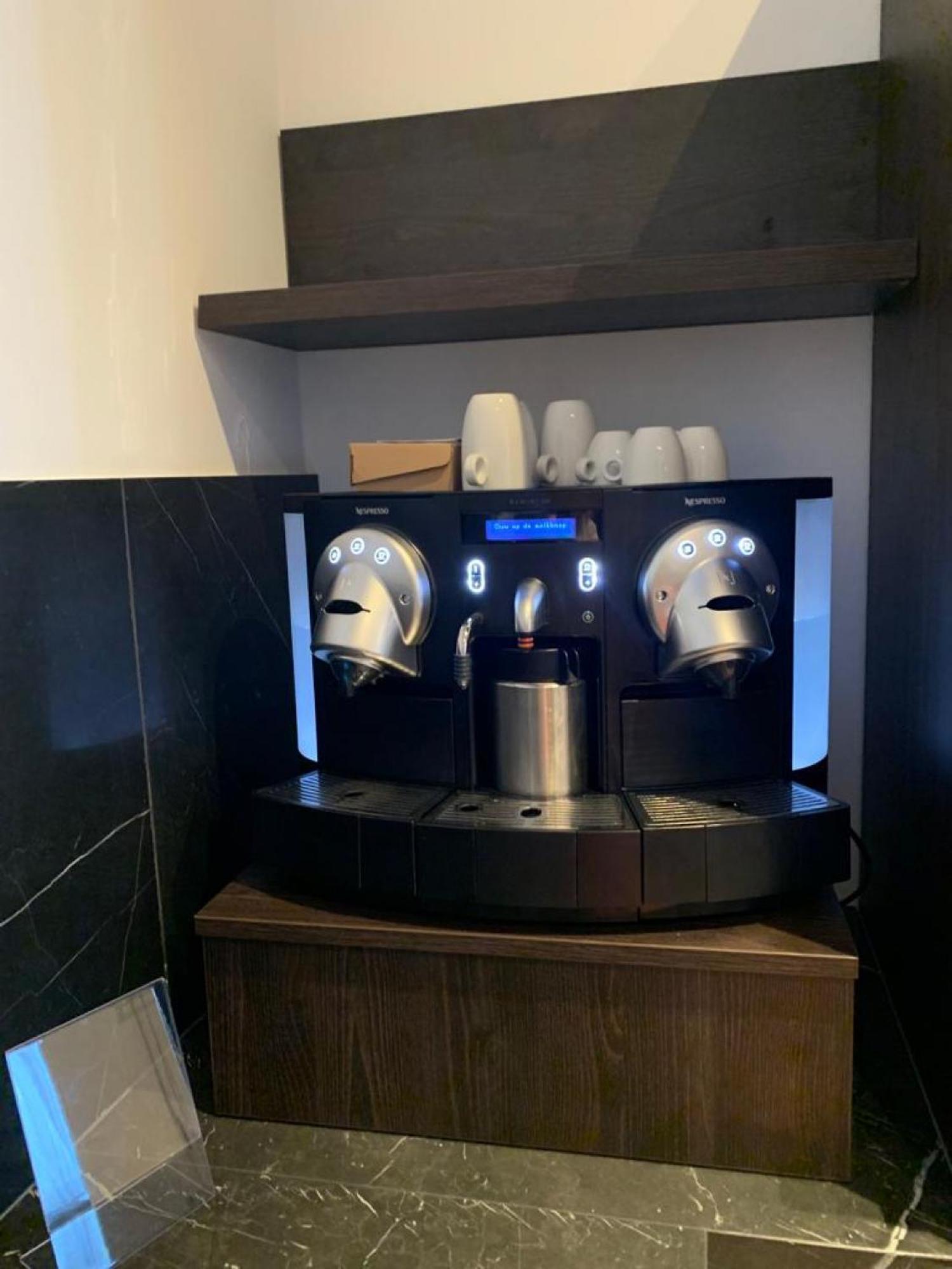 Botanique Suites Airbnb, Antwerpen Buitenkant foto